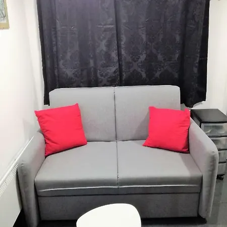 Apartment R.i.s.- Rest In Siska *